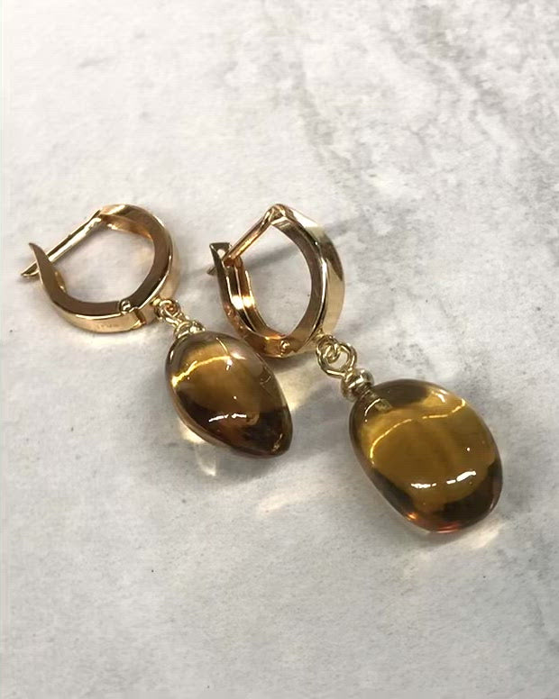 
                  
                    Load and play video in Gallery viewer, Whiskey Quartz Tumble Earrings
                  
                